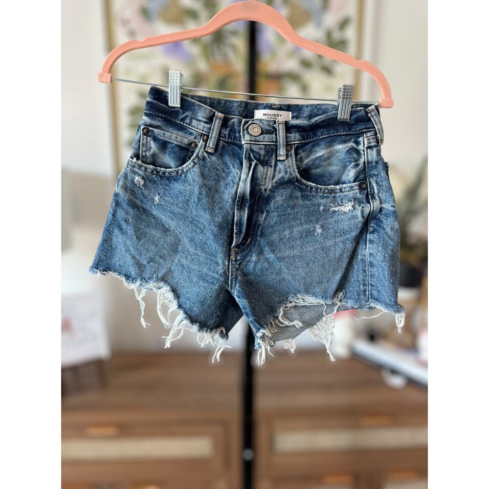 Moussy Vintage High Rise Distressed Jean Shorts Rugged Medium Wash Womens Sze 24